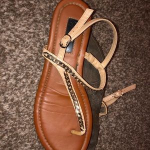 Jessica Simpson Gold And Tan Sandals!